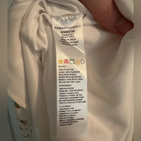 Floral Fitted Maxi Dress with pretty details - Picture 6 of 7